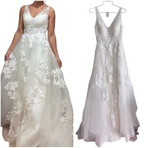 White Tulle A-Line Wedding Dress V-Neckline Floral Appliqués Size 4